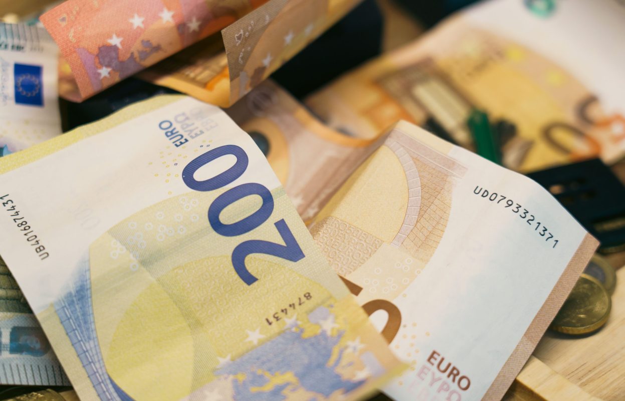 Buying Fake Euros